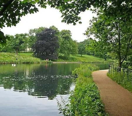 2 Bed, 2 Bath In Roundhay * Leeds (West Yorkshire)