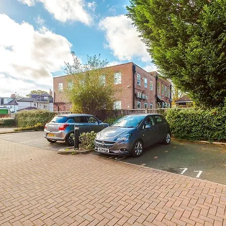 2 Bed, 2 Bath In Roundhay Lejlighed *