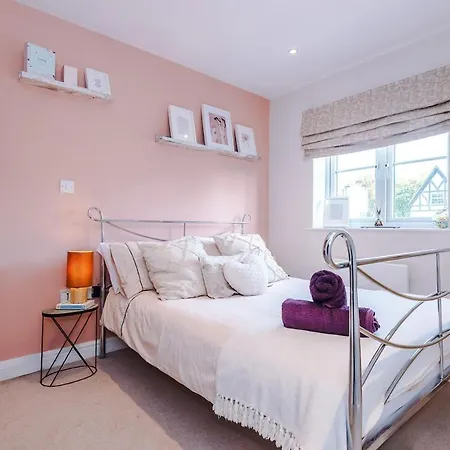 2 Bed, 2 Bath In Roundhay Lejlighed
