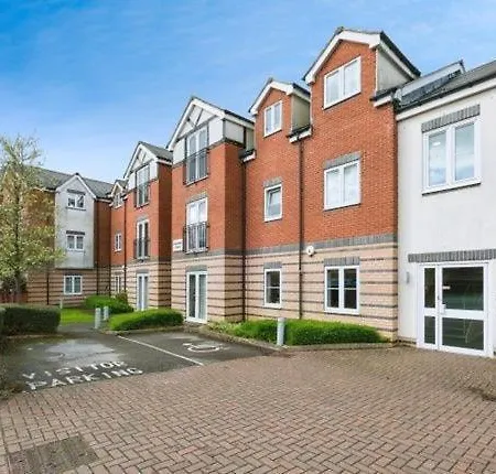 Apartment 2 Bed, 2 Bath In Roundhay *
