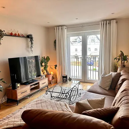 2 Bed, 2 Bath In Roundhay Leeds (West Yorkshire)