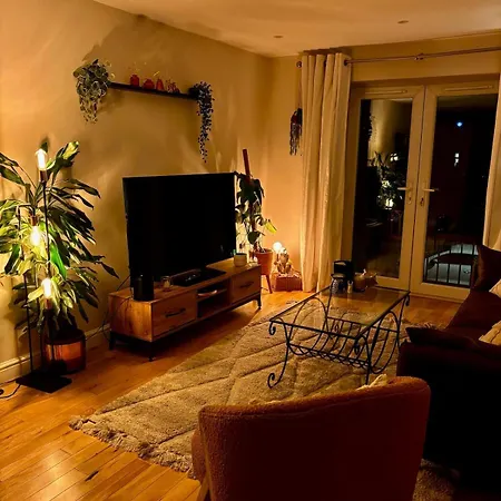 2 Bed, 2 Bath In Roundhay * Leeds (West Yorkshire)