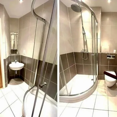 2 Bed, 2 Bath In Roundhay Leeds (West Yorkshire)