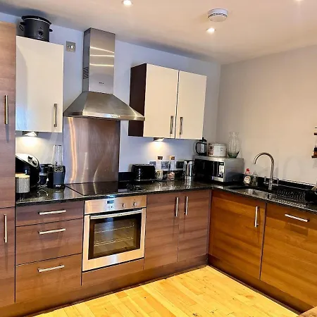 2 Bed, 2 Bath In Roundhay * Leeds (West Yorkshire)