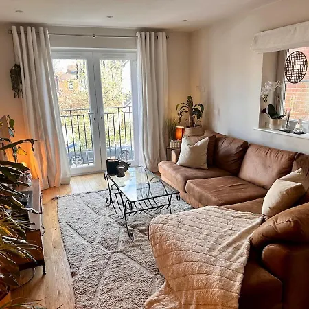 Apartamento 2 Bed, 2 Bath In Roundhay