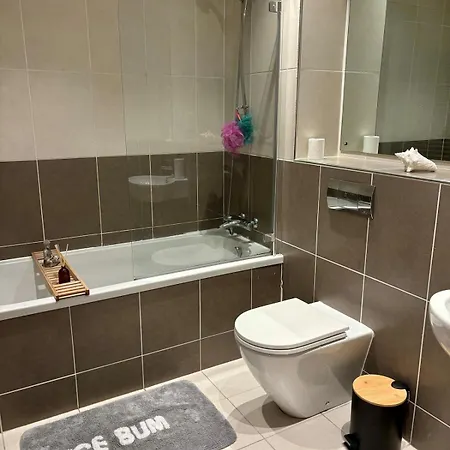 Apartment 2 Bed, 2 Bath In Roundhay Leeds (West Yorkshire)