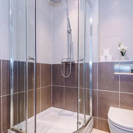 2 Bed, 2 Bath In Roundhay Apartment