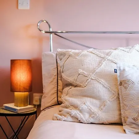 2 Bed, 2 Bath In Roundhay Лідс