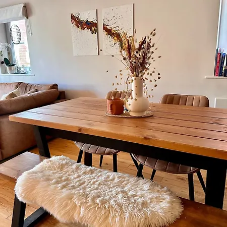 2 Bed, 2 Bath In Roundhay Апартаменти *