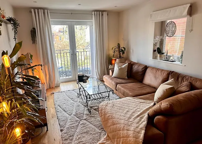 Apartment 2 Bed, 2 Bath In Roundhay