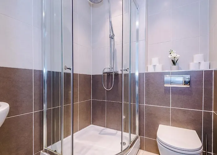 2 Bed, 2 Bath In Roundhay Apartment