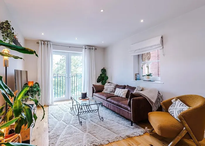 2 Bed, 2 Bath In Roundhay Apartment