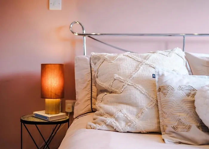 2 Bed, 2 Bath In Roundhay Leeds (West Yorkshire)