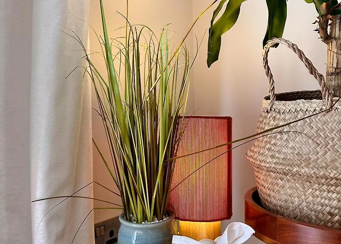 2 Bed, 2 Bath In Roundhay *