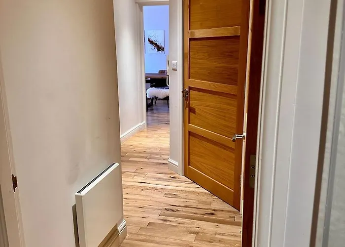 Apartment 2 Bed, 2 Bath In Roundhay