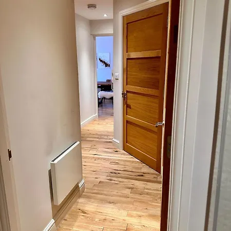 Apartament 2 Bed, 2 Bath In Roundhay