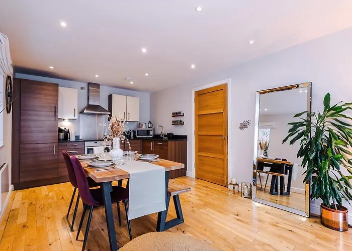 2 Bed, 2 Bath In Roundhay Апартаменти *