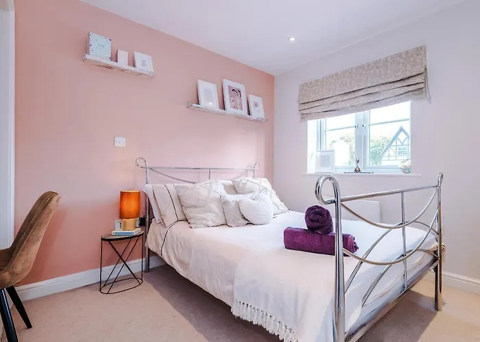 2 Bed, 2 Bath In Roundhay Апартаменти